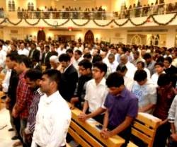 Parroquia católica en Abu Dhabi, llena de inmigrantes indios