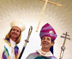La nueva obispesa episcopaliana de El Camino Real -en California, unos 16.000 feligreses- con la obispesa presidenta de la Iglesia Episcopaliana