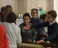 Hubo niños en la misa matinal en Santa Marta con el Papa el viernes 14 de noviembre