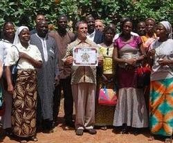 El misionero Eugenio Jover, tras 44 años en Burkina Faso, recibe uno de los más altos premios de este Estado africano