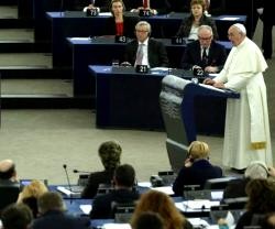 El Papa habló en el Europarlamento y radicales de toda Europa escucharon con respeto... menos 6 españoles que se quedaron solos en un acto de intolerancia laicista