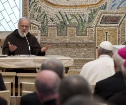 Cantalamessa predica las meditaciones de Adviento a la Curia y al Papa
