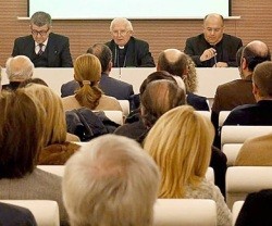 El cardenal Cañizares en la presentación de la cátedra sobre la caridad de la Universidad Católica de Valencia - Foto de A.Sáiz, AVAN