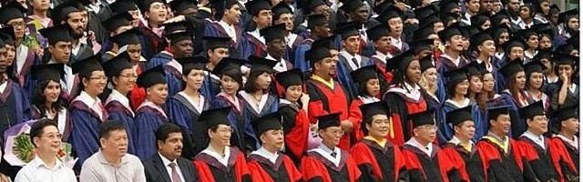 Estudiantes de todo el mundo y sus profesores en la Wuhan University, de las más prestigiosas de China, muy interesada en el pensamiento tomista