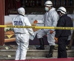 Técnicos de la policía en el kebab francés destruido por una explosión