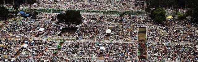 Imagen aérea de la multitudinaria misa del Papa Francisco en Manila