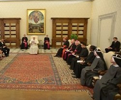 La delegación finlandesa incluía luteranos y católicos, como las religiosas brigidinas en el primer plano de esta foto