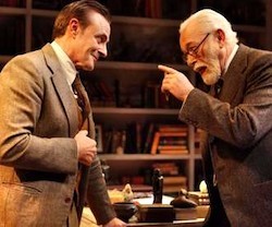 Eleazar Ortiz (izda.) es C.S. Lewis y Helio Pedregal (dcha.) es Sigmund Freud en una obra que está cautivando al público en todos los países donde se estrena.