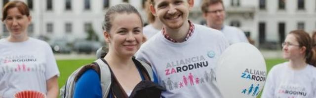 Activistas de la Alianza Pro Familia en Eslovaquia, que han forzado un referéndum popular con la firma del 10 por ciento del censo