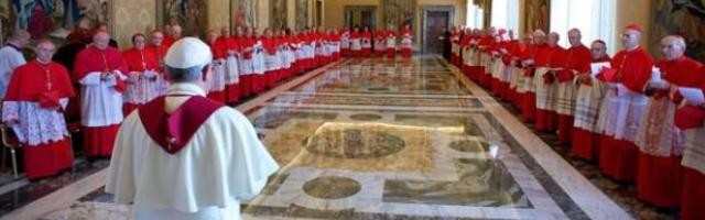 A Francisco le parece bien que haya muchos cardenales, pero le sobran jefes de dicasterios y organismos consultivos menores