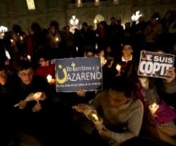 Casi mil personas, la mayoría jóvenes, oraron en la Plaza Sant Jaume de Barcelona por los cristianos perseguidos