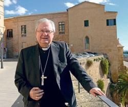 Javier Salinas, obispo de Mallorca, en el mirador de la Seu