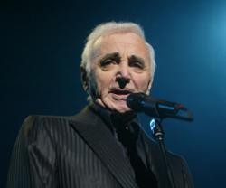 El veterano cantante francés Charles Aznavour, ya con 90 años