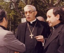 El cardenal Tarancón con su vicario general Martín Patino en años de la Transición en España