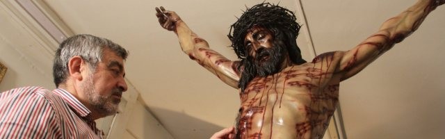 El escultor Miñarro y el Cristo sindónico, tallado con la información de heridas que aporta la Sábana Santa de Turín