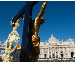 En la audiencia del Miércoles Santo el Papa Francisco recuerda que Cristo, con la cruz, ha vencido