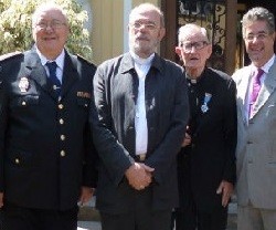 El embajador de España en Perú Juan Carlos Sánchez Alonso, condecoró con la Medalla de Plata al Merito Social Penitenciario al sacerdote P. Antonio Garciandía