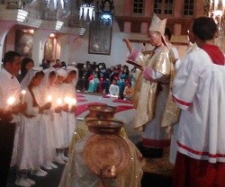 La pequeña comunidad católica en Katmandú celebró 12 bautizos en la reciente Vigilia Pascual