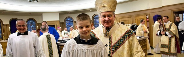 Brett Haubrich, con el arzobispo de St Louis, al hacer realidad su sueño.