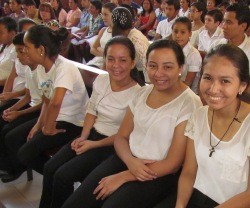 Jóvenes en una parroquia de San Pedro Sula, en Honduras - pese a los problemas, una iglesia joven y alegre