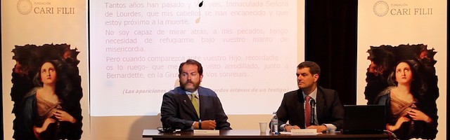 Luis Cort Lagos, a la izquierda, y José Manuel Díez Quintanilla, a la derecha, al abrir el turno de preguntas.