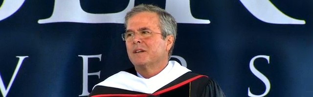 Jeb Bush, durante el discurso de graduación de la Liberty University.