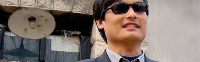Chen Guangcheng empezó denunciando las mafias gubernamentales que explotan a minusválidos... y después, el horror del aborto forzado