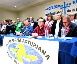 Profesores de religión en Asturias protestan contra los recortes drásticos a la asignatura por parte del Gobierno socialista usando la Lomce del PP
