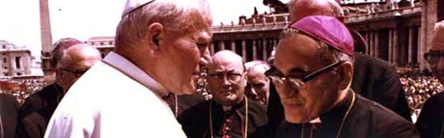 Monseñor Romero mantuvo en las cuestiones sociales una posición como la postulada por Juan Pablo II en Puebla.