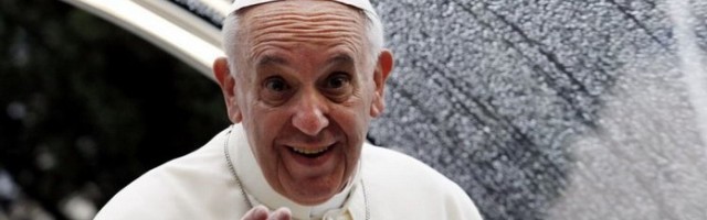 El Papa Francisco es la figura más mediática del mundo pero sólo lee un periódico 10 minutos, no ve TV ni navega en Internet
