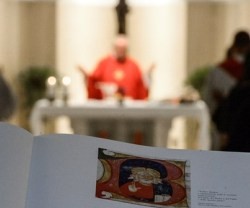 El Papa Francisco explica las Escrituras cada mañana en la misa de Casa Santa Marta