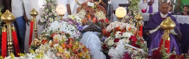 El funeral de Rita Perera congregó a una multitud de personas, incluyendo las autoridades eclesiásticas y los residentes en sus hogares