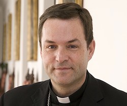 Designado como obispo auxiliar de Oviedo en 2005, monseñor Berzosa fue, con 47 años, uno de los obispos más jóvenes de España.