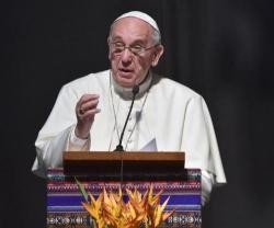 El Papa Francisco en su largo discurso a los movimientos populares... la prensa local lo simplifica quizá demasiado