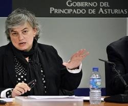 Ana González, la consejera socialista de Educación en Asturias, dice que se limita a recortar al mínimo las horas de Religión usando la LOMCE del PP