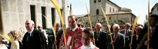 Domingo de Ramos en Carrión de los Condes con el padre Julio - de la participación de los parroquianos surge la acción caritativa que da gloria a Dios