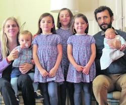 Los más pequeños de esta familia -los Moreno Tuñón, de Oviedo- también se beneficiarán de la mejora del carnet de familia numerosa