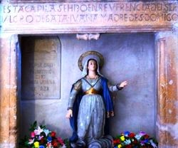 Primitivo sepulcro de la Beata.
