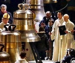 Bendición en 2013 de las nueve nuevas campanas de la catedral parisina de Notre Dame.