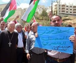 El patriarca emérito de Jerusalén,. Michel Sabbah, en la protesta de Beit Jala del 30 de agosto