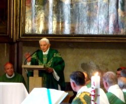 El Papa emérito Benedicto XVI se dirige a sus ex-alumnos en su habitual encuentro de final de agosto