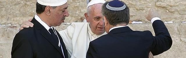 El Papa Francisco con dos amigos argentinos, el rabino Skorka y el imán Omar Abboud, mencionados en esta entrevista de FM Milenium