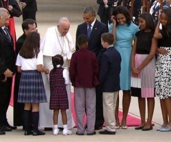 El Papa Francisco fue recibido por la familia Obama y la del vicepresidente Biden