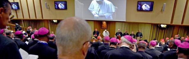 El Papa pide a los padres sinodales que se entreguen a la escucha orante del Espíritu Santo, y no a pactos ni negociaciones humanas