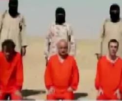 Escena del vídeo difundido por los yihadistas en el que asesinan a 3 cristianos asirios secuestrados