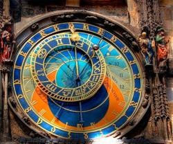 El reloj astronómico de Praga es un ejemplo de la armonía entre ciencia, fe y cultura en la Edad Media, refutando bulos sobre eras oscuras