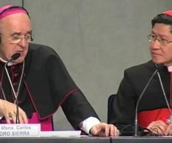 El arzobispo Osoro de Madrid con el cardenal Tagle de Manila exponen algunos temas de los círculos menores del Sínodo
