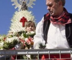 La ofrenda de flores a la Virgen del Pilar atrae multitudes al santuario mariano de Zaragoza cada 12 de octubre