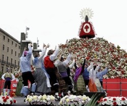 La Virgen del Pilar atrae multitudes cada 12 de octubre en Zaragoza