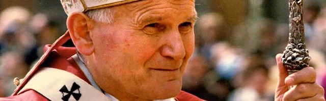 La fortaleza y liderazgo que transmitió Juan Pablo II desde su primer día como Papa transformó la Iglesia movilizando a millones de jóvenes en todo el mundo.